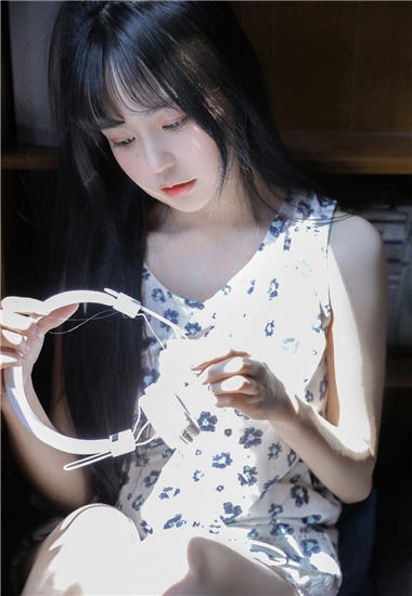向日葵草莓丝瓜芭乐鸭脖18岁性富宝卍截图2